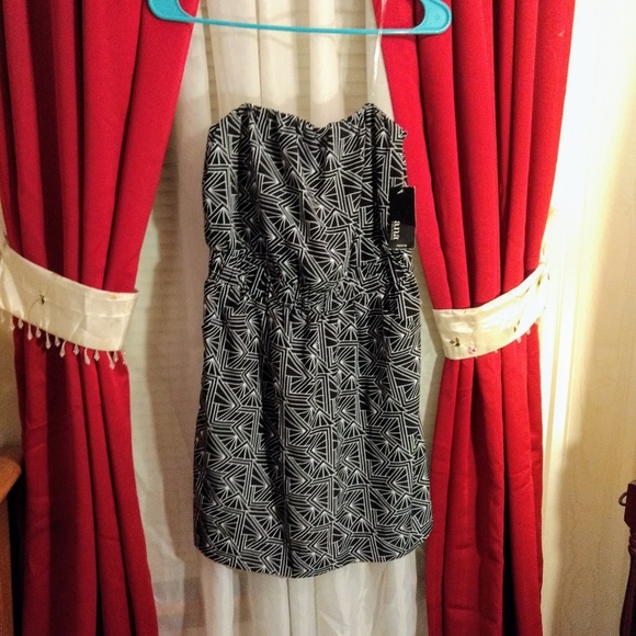 Fun strapless summer dress - Picture 3 of 7